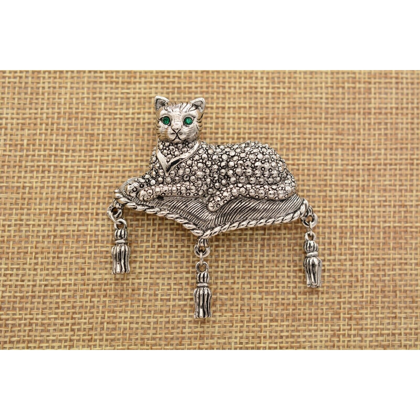 Avon Vintage Cat Pin Brooch Pillow Green Rhinestone Eyes Silver Signed 90s Binat